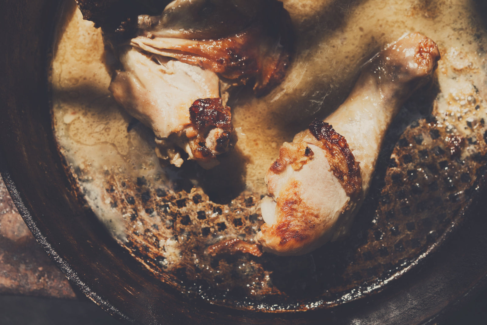 An image of Poulet à la Moutarde no a plate.